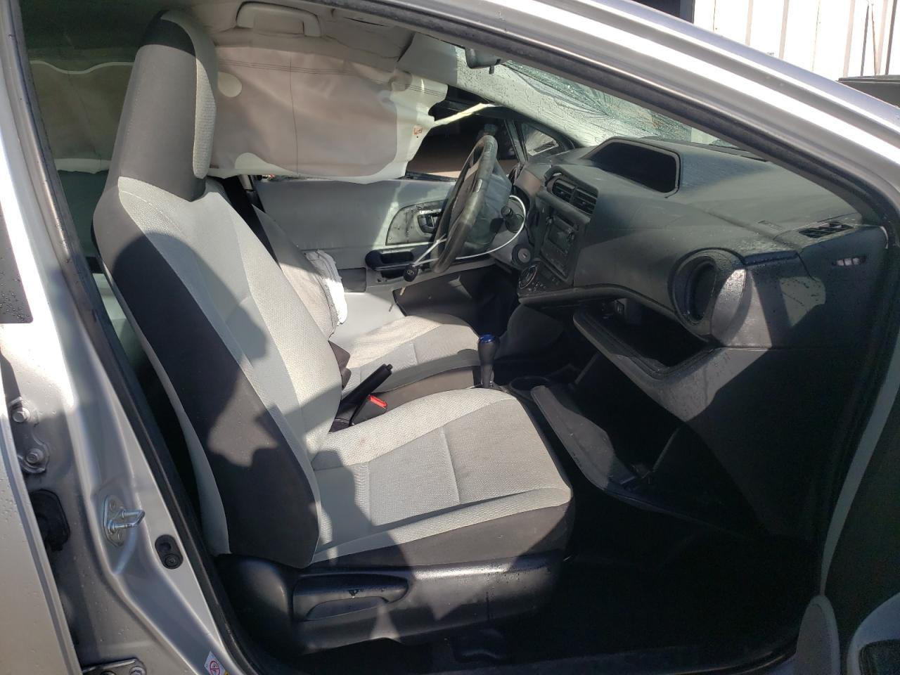 Photo 5 from auction – 2013 TOYOTA PRIUS C with VIN JTDKDTB3XD1528876