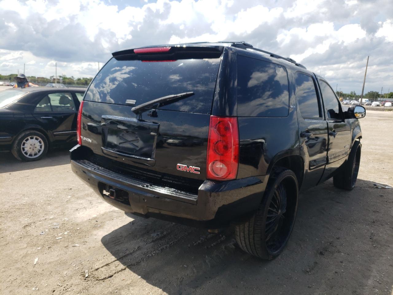 Photo 4 from auction – 2008 GMC YUKON with VIN 1GKFC13088R114701