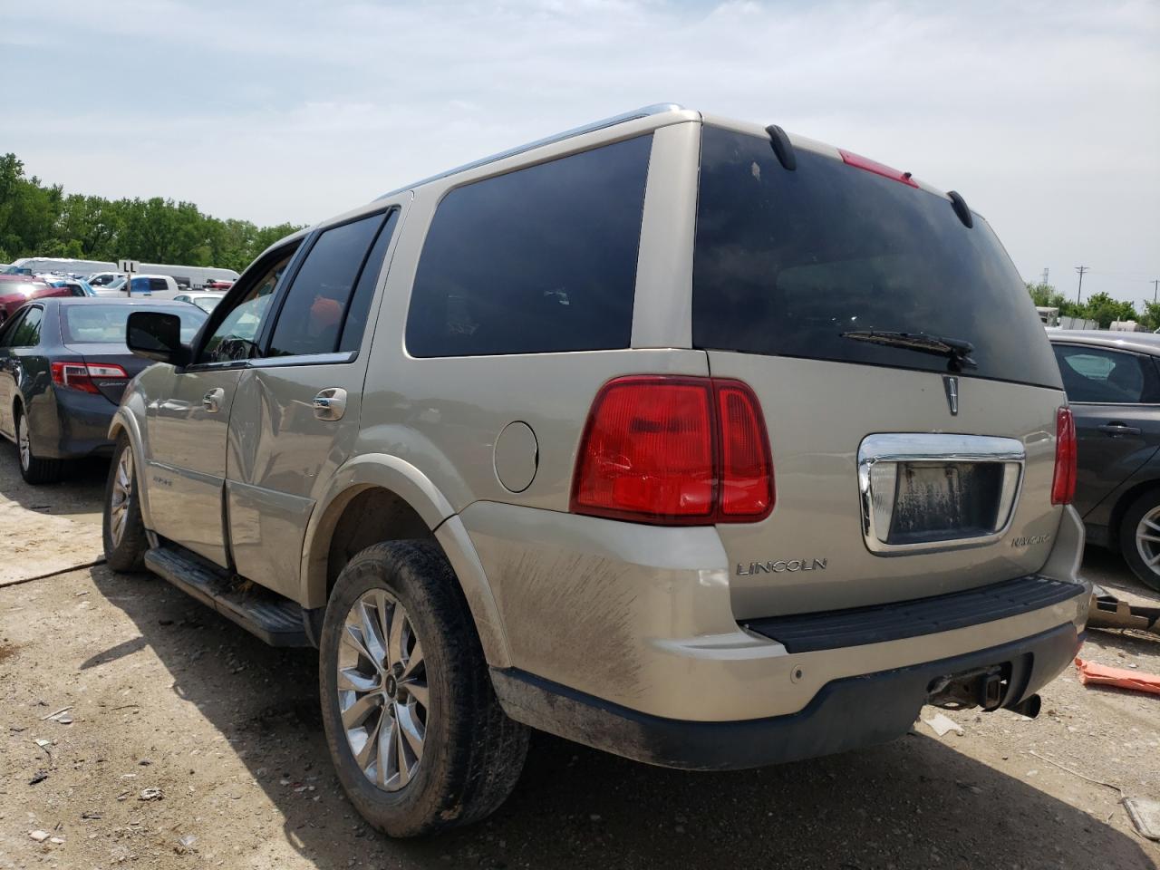 Photo 3 from auction – 2005 LINCOLN NAVIGATOR with VIN 5LMFU28565LJ22340