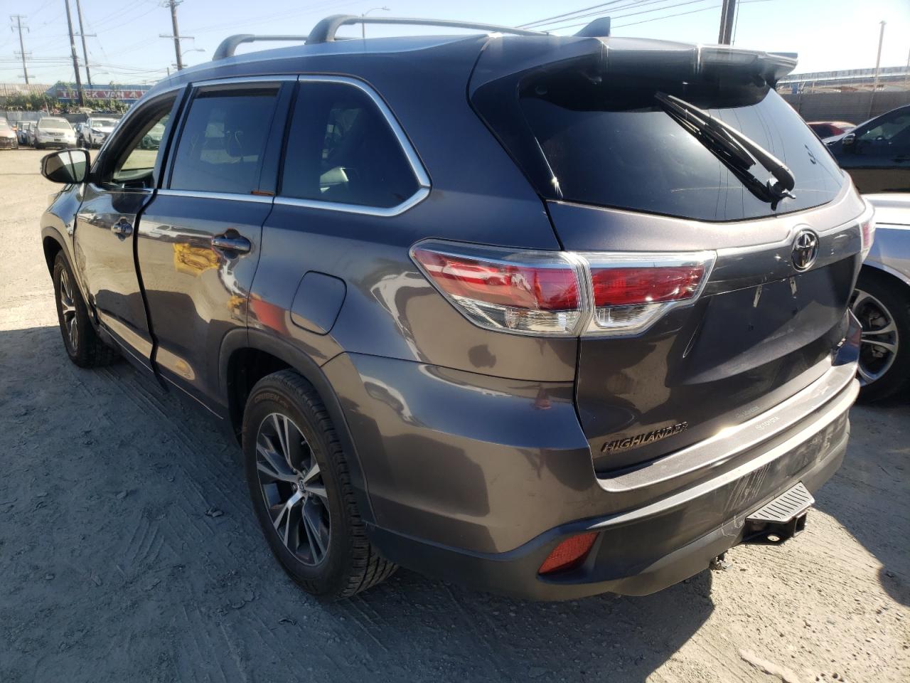 Photo 3 from auction – 2016 TOYOTA HIGHLANDER with VIN 5TDKKRFH6GS135494