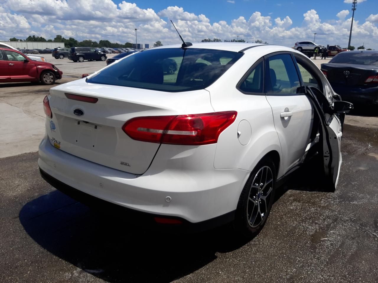 Photo 4 from auction – 2018 FORD FOCUS SEL with VIN 1FADP3H26JL202027