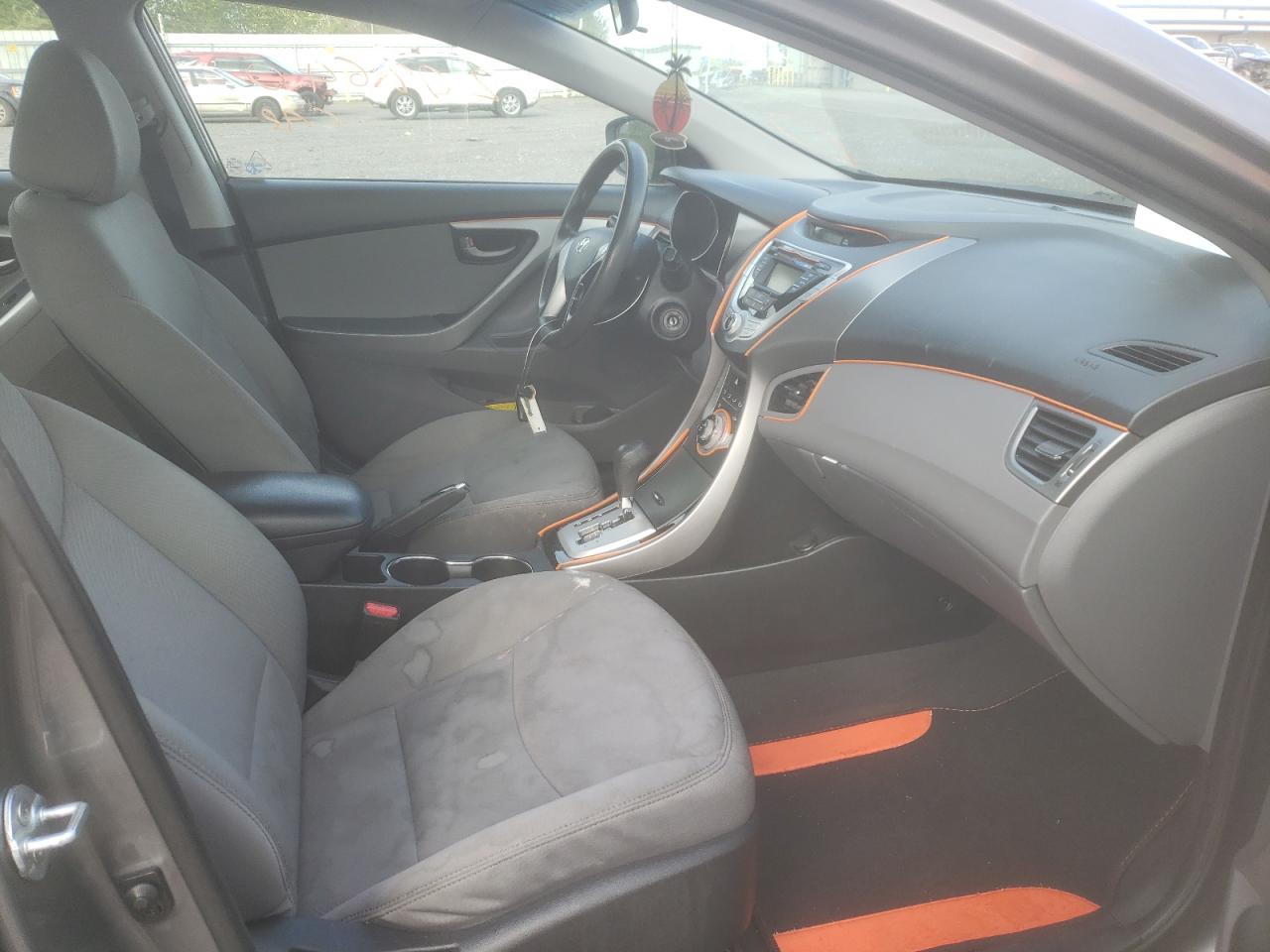 Photo 5 from auction – 2012 HYUNDAI ELANTRA GL with VIN 5NPDH4AE7CH140758
