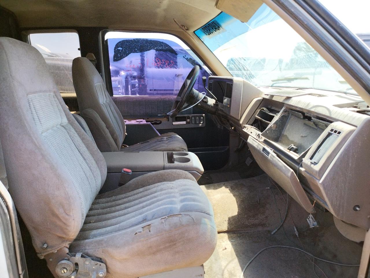 Photo 5 from auction – 1992 CHEVROLET GMT-400 C1 with VIN 2GCEC19K1N1260507