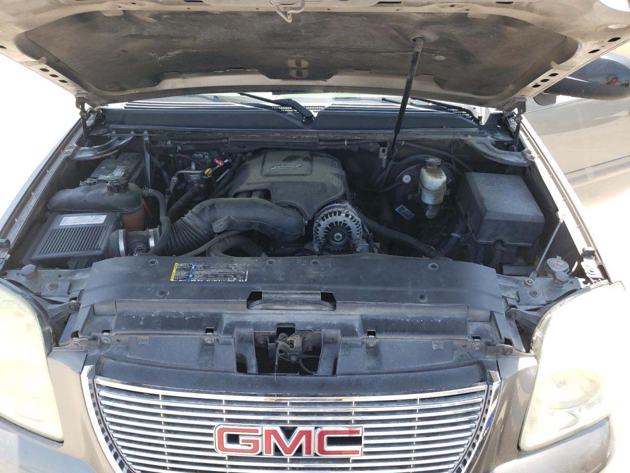 Photo 7 from auction – 2007 GMC YUKON with VIN 1GKFC13097R271605