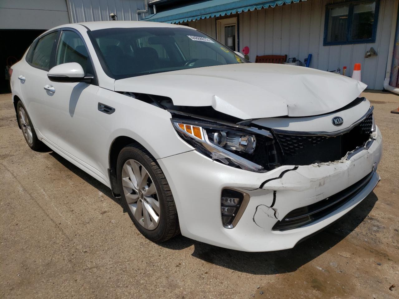 KIA OPTIMA LX 2018 with VIN 5XXGT4L31JG195027 - Photo from auction