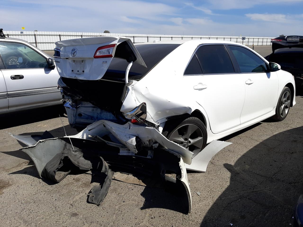 Photo 4 from auction – 2014 TOYOTA CAMRY L with VIN 4T1BF1FK0EU354361