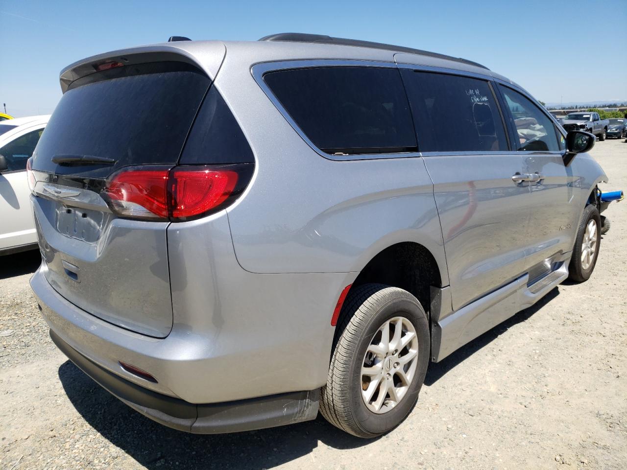 Photo 4 from auction – 2021 CHRYSLER VOYAGER LX with VIN 2C4RC1DGXMR564892