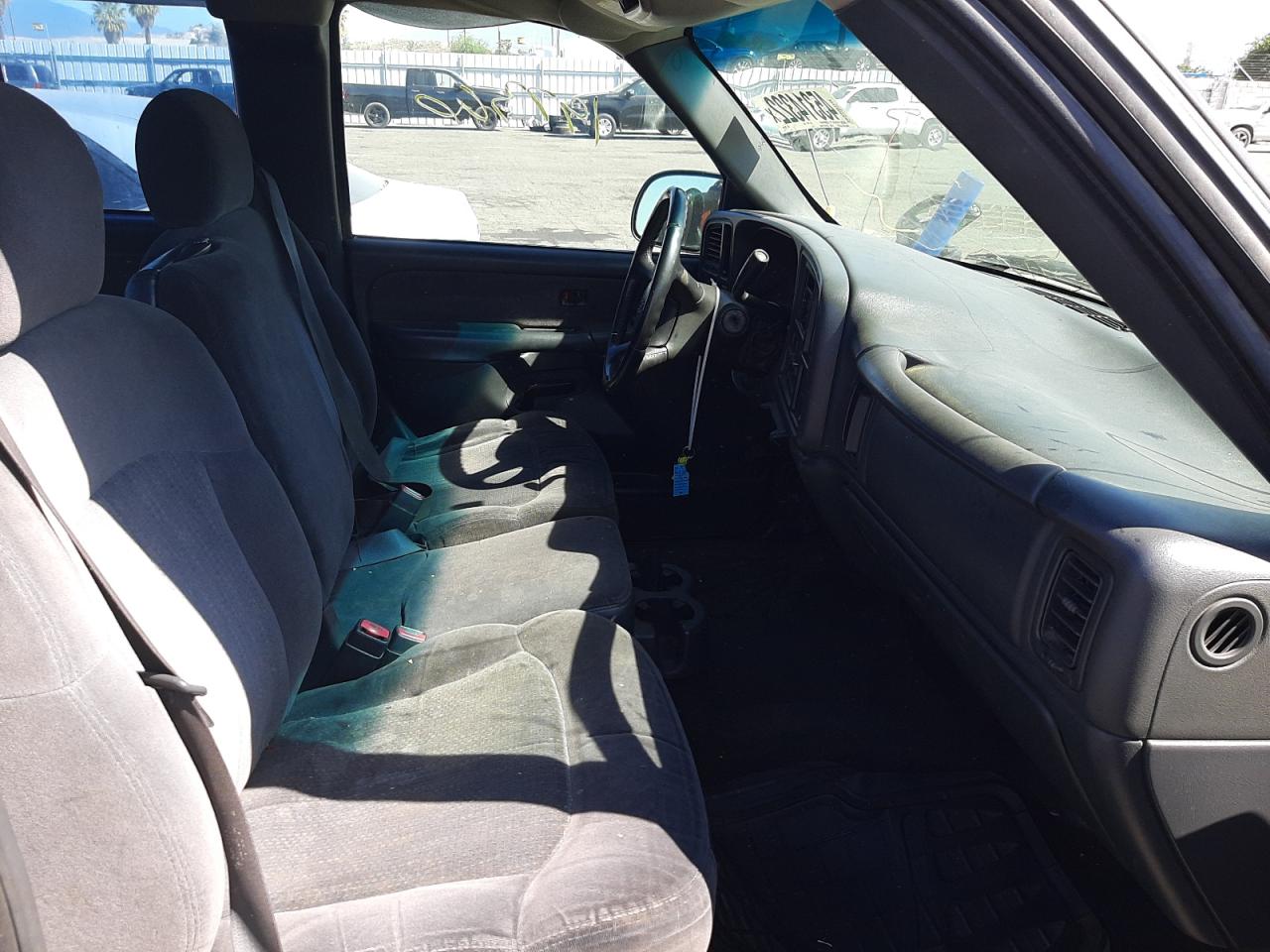 Photo 5 from auction – 2002 CHEVROLET SILVERADO with VIN 2GCEC19V121429415