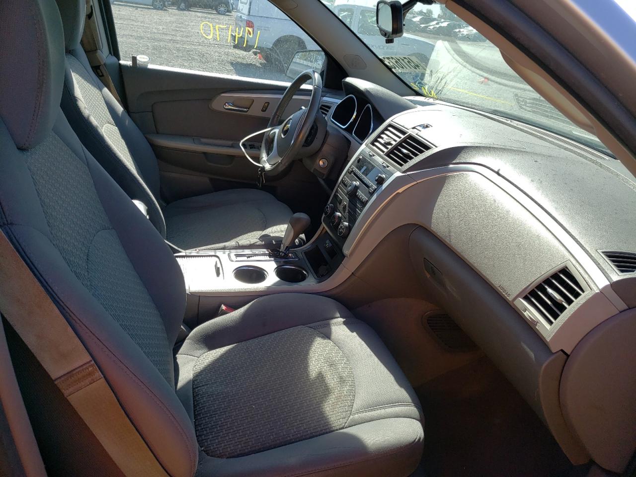 Photo 5 from auction – 2011 CHEVROLET TRAVERSE L with VIN 1GNKREED8BJ261615