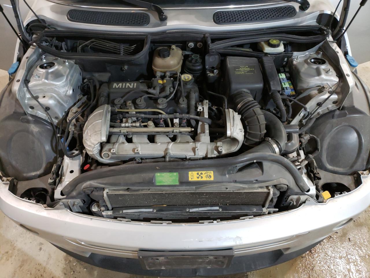 Photo 7 from auction – 2006 MINI COOPER S with VIN WMWRE33556TJ37960