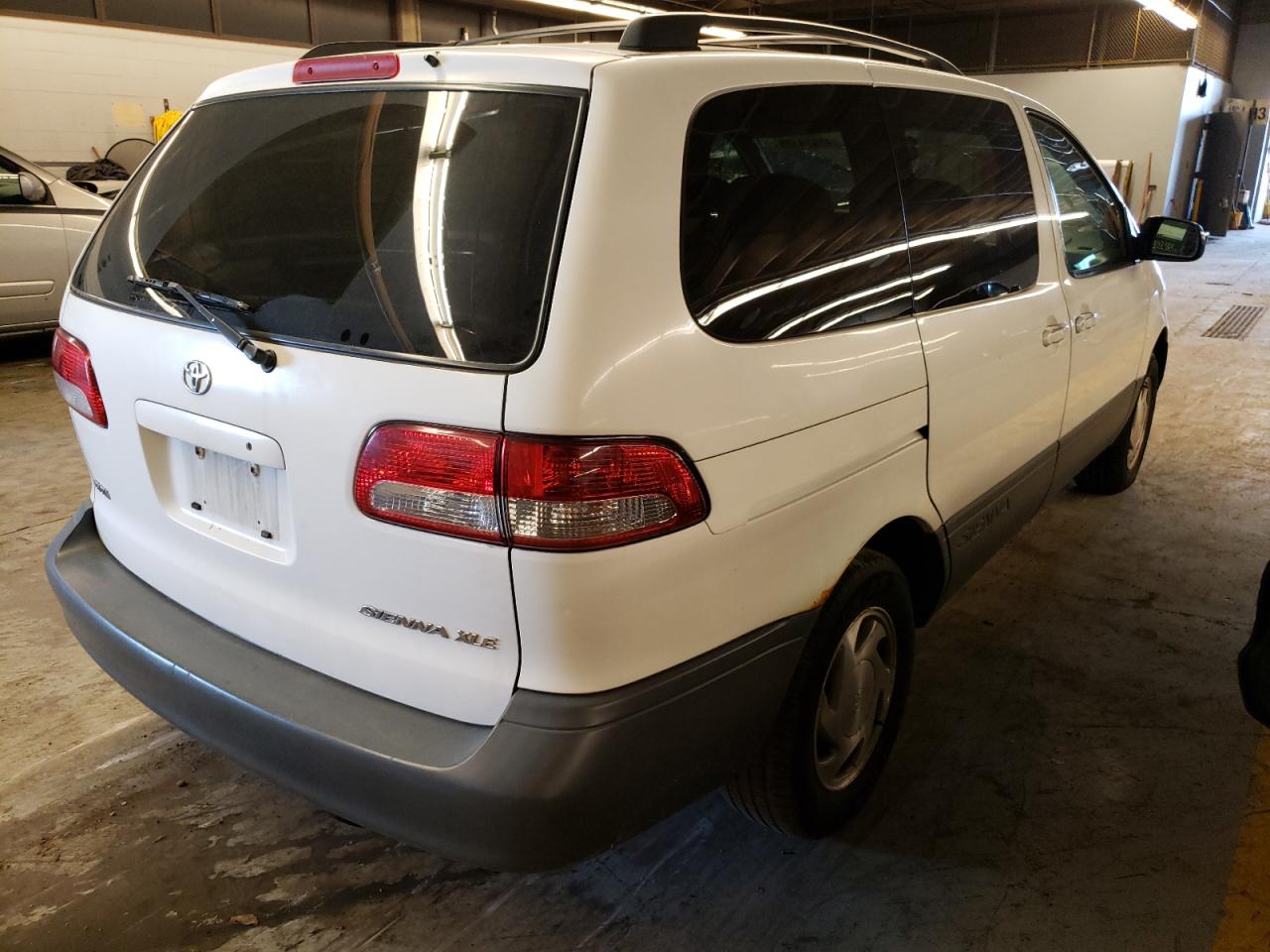 Photo 4 from auction – 2001 TOYOTA SIENNA LE with VIN 4T3ZF13C01U366071