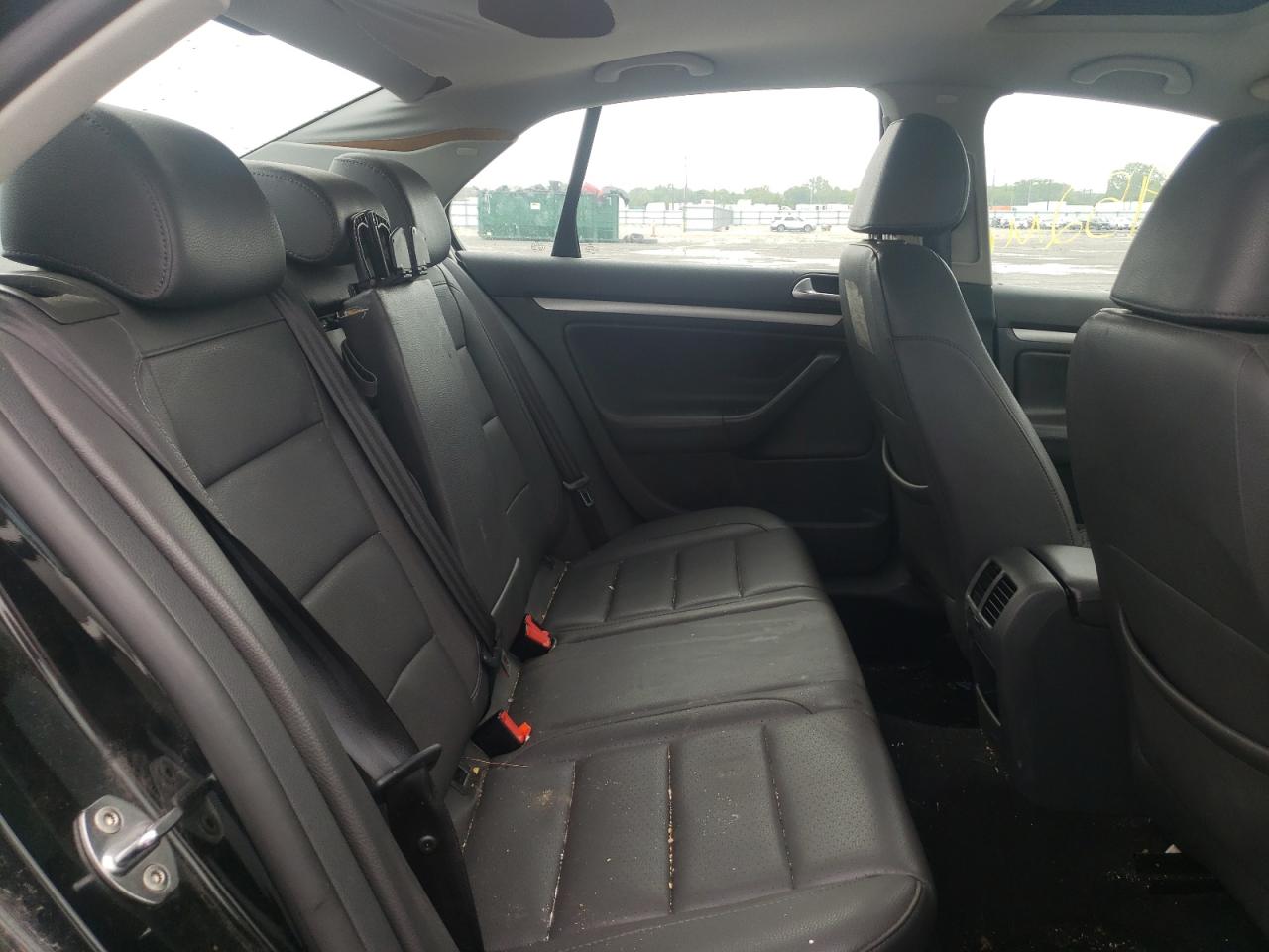 Photo 6 from auction – 2007 VOLKSWAGEN JETTA WOLF with VIN 3VWEG71KX7M057871