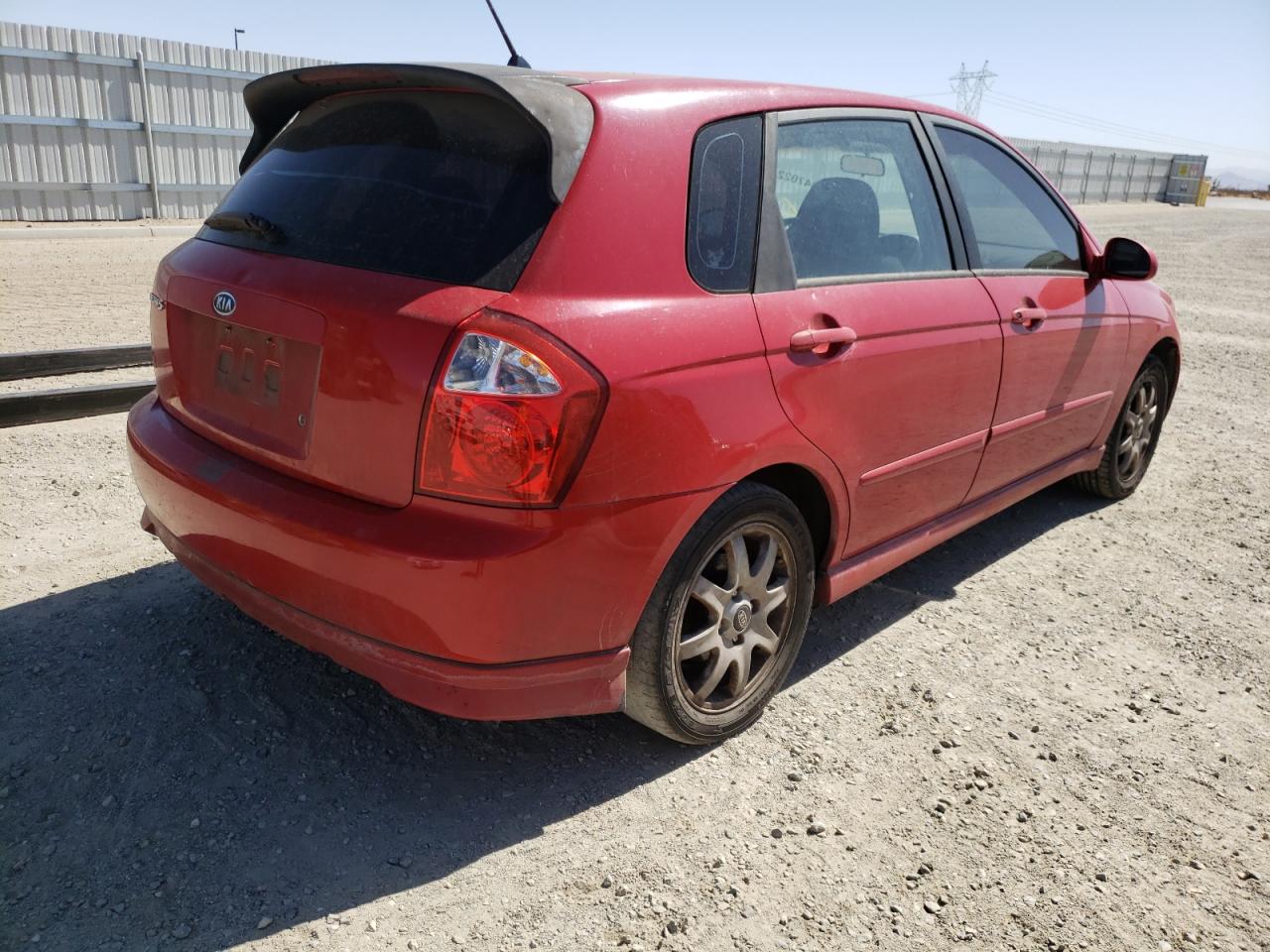 Photo 4 from auction – 2005 KIA SPECTRA5 with VIN KNAFE162855075515