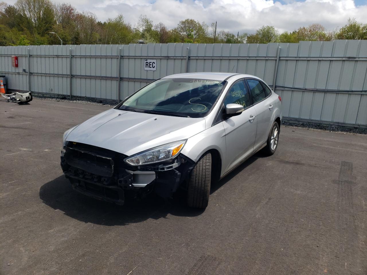 Photo 2 from auction – 2015 FORD FOCUS SE with VIN 1FADP3F21FL371933