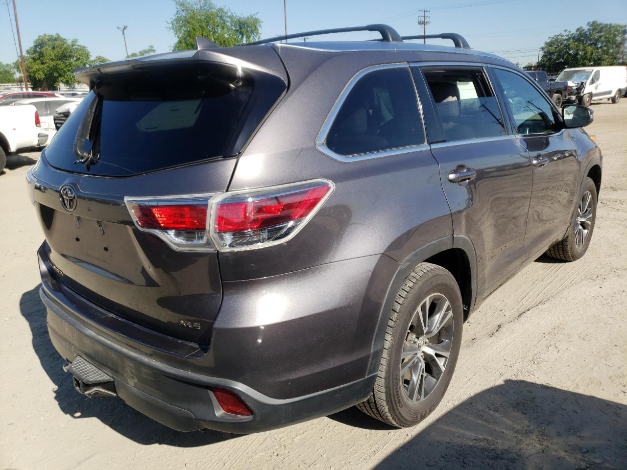 Photo 4 from auction – 2016 TOYOTA HIGHLANDER with VIN 5TDKKRFH6GS135494