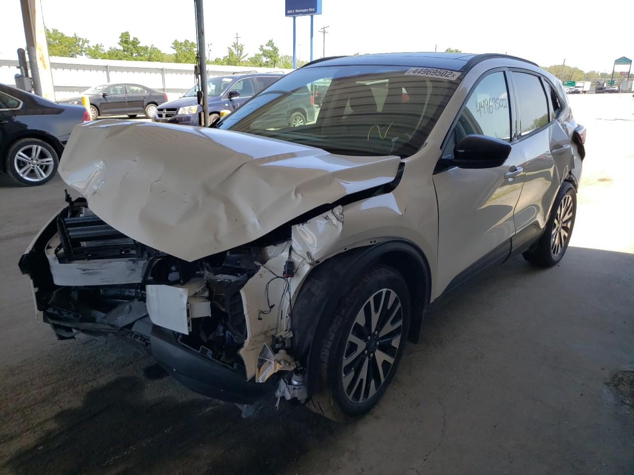 Photo 2 from auction – 2020 FORD ESCAPE SE with VIN 1FMCU9BZ9LUC10770