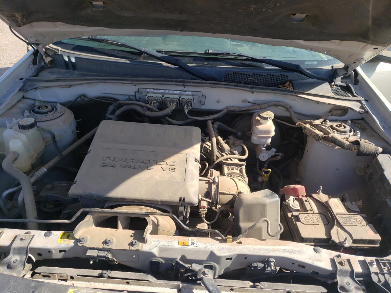 Photo 9 from auction – 2011 FORD ESCAPE LIM with VIN 1FMCU0EG1BKB53643