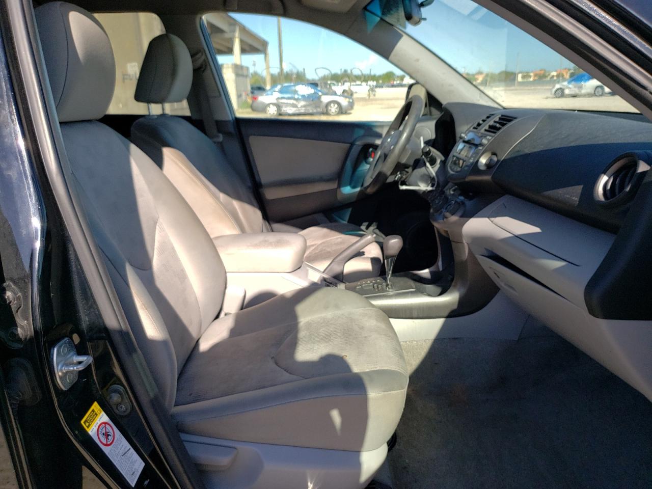 Photo 5 from auction – 2009 TOYOTA RAV4 with VIN JTMZF33V39D009621