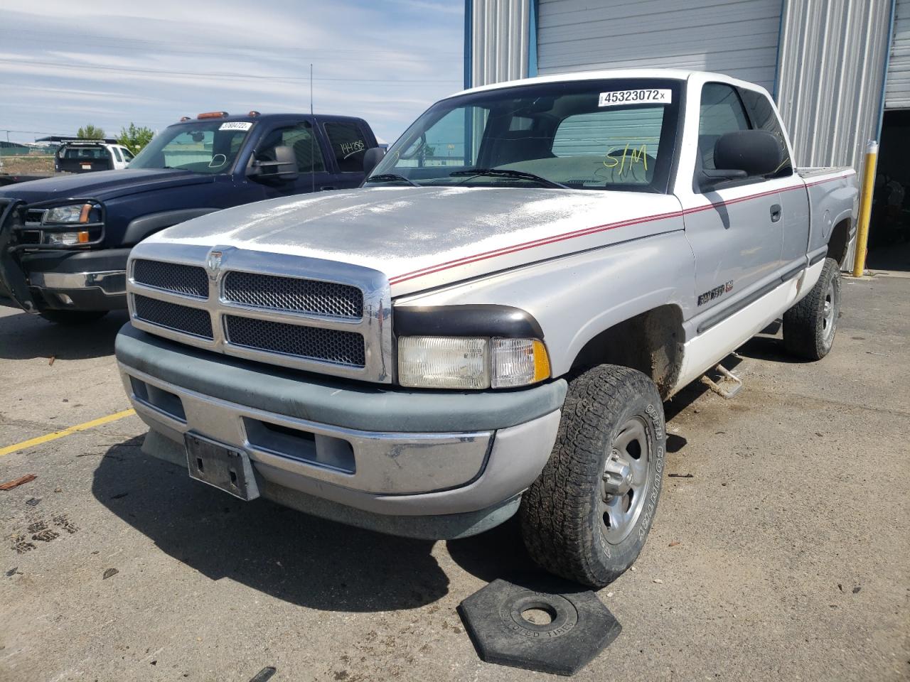 Photo 2 from auction – 1998 DODGE RAM 1500 with VIN 3B7HF12Y5WM256022