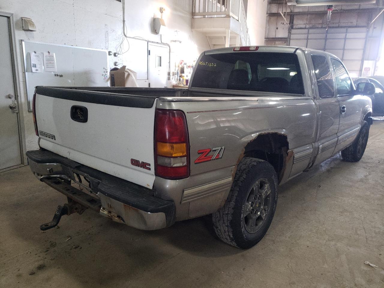 Photo 4 from auction – 1999 CHEVROLET SILVERADO with VIN 1GCEK19T0XE223946