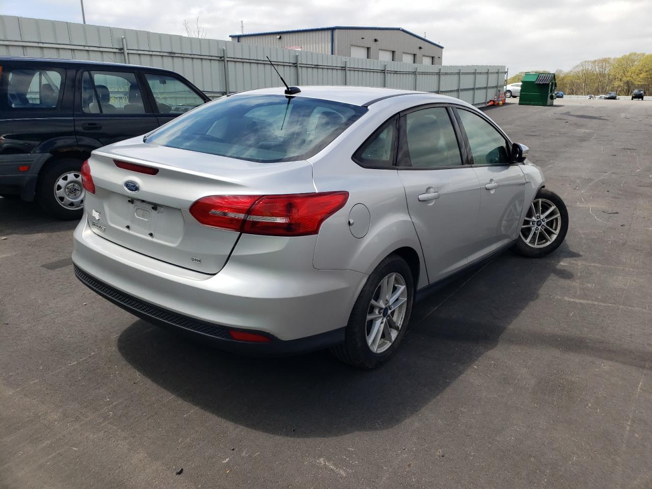 Photo 4 from auction – 2015 FORD FOCUS SE with VIN 1FADP3F21FL371933