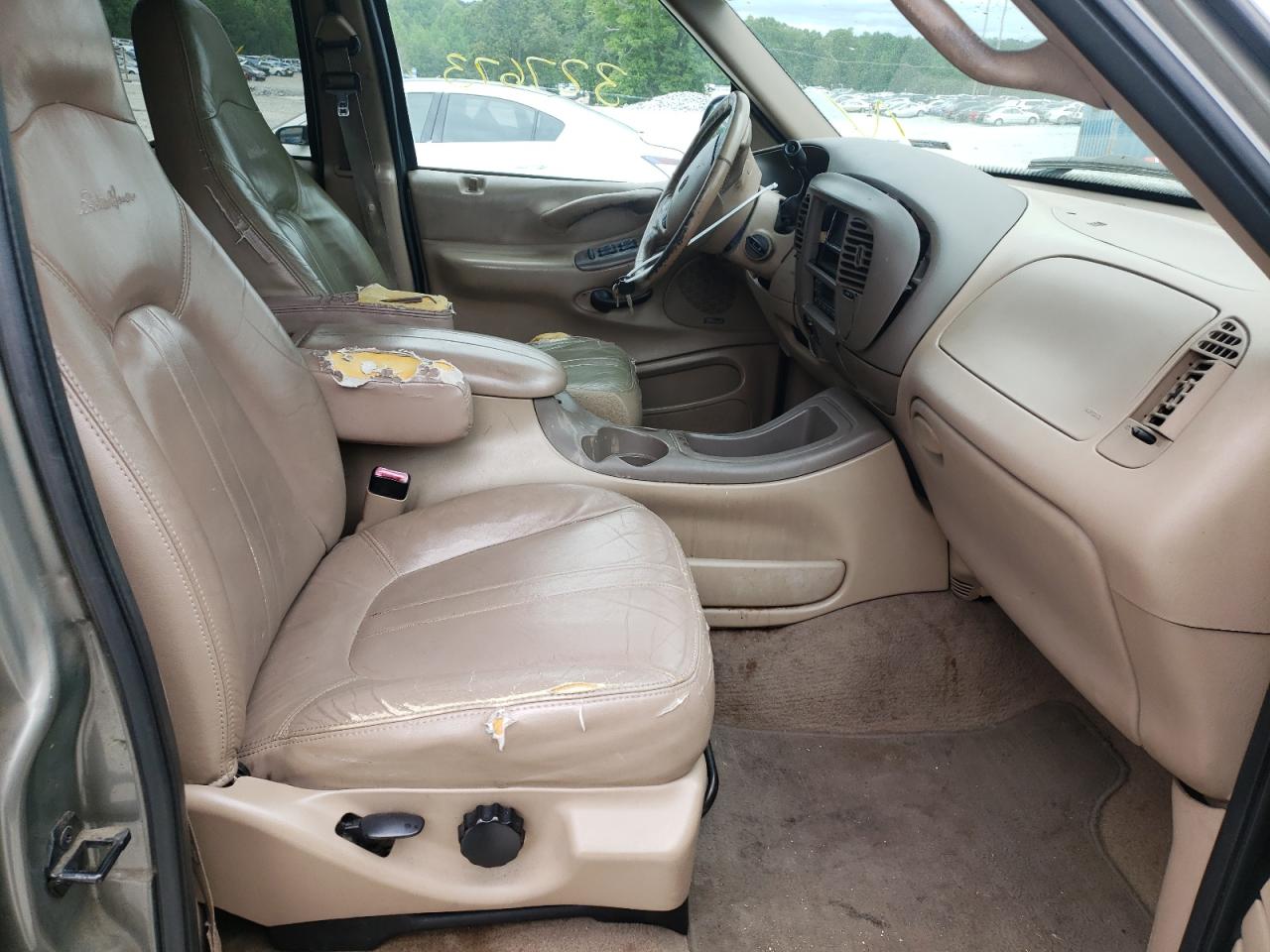 Photo 5 from auction – 1999 FORD EXPEDITION with VIN 1FMRU17L6XLA81687