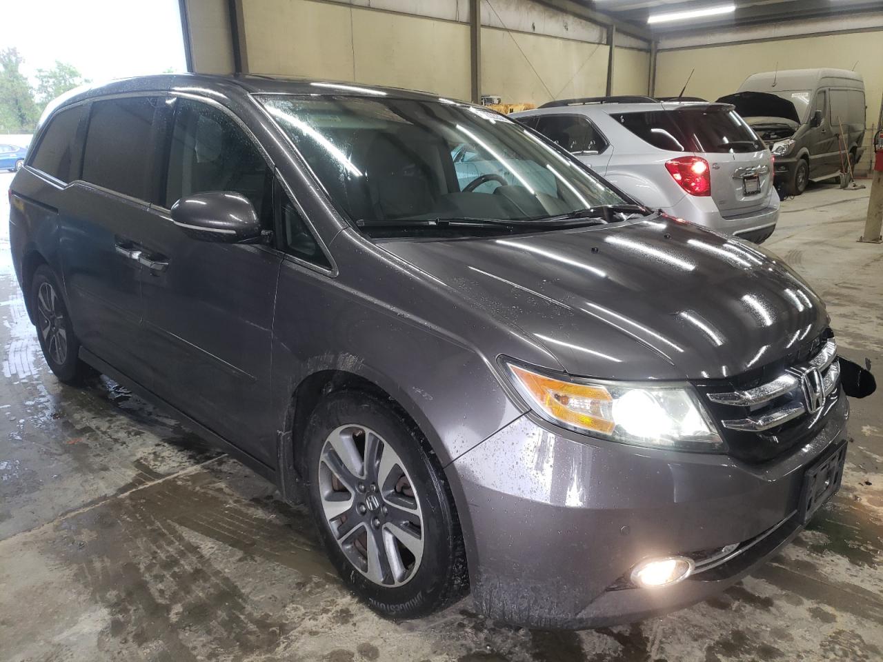 Photo 1 from auction – 2015 HONDA ODYSSEY TO with VIN 5FNRL5H99FB013287