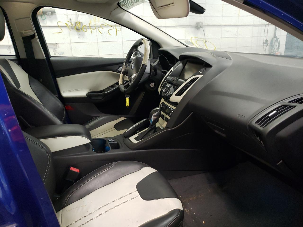 Photo 5 from auction – 2012 FORD FOCUS SEL with VIN 1FAHP3H28CL265490