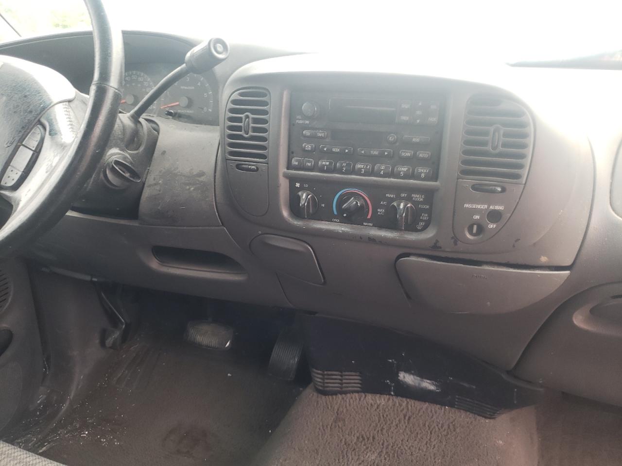 Photo 9 from auction – 2002 FORD F150 with VIN 1FTRX07LX2KD44641