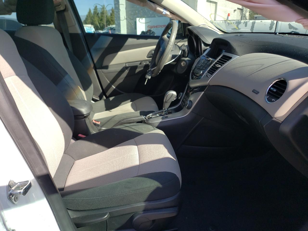 Photo 5 from auction – 2011 CHEVROLET CRUZE LS with VIN 1G1PC5SH7B7255026