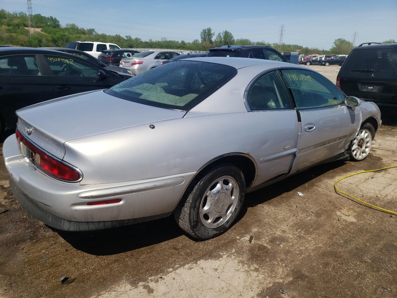 Photo 4 from auction – 1997 BUICK RIVIERA with VIN 1G4GD22K6V4712683