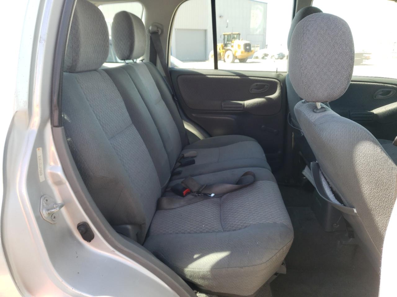 Photo 6 from auction – 2001 CHEVROLET TRACKER with VIN 2CNBJ13C116936828