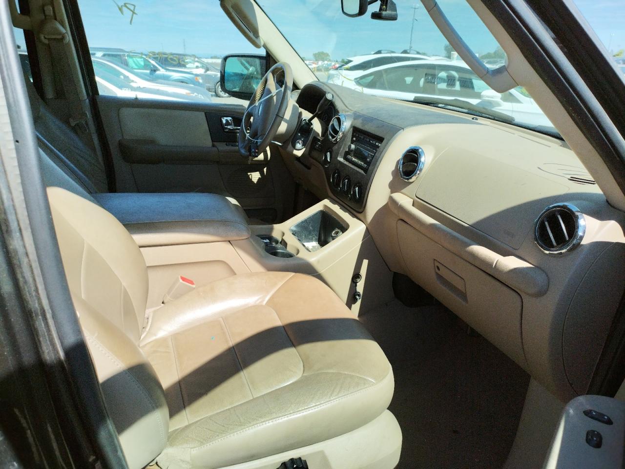 Photo 5 from auction – 2005 FORD EXPEDITION with VIN 1FMFU16505LA10441