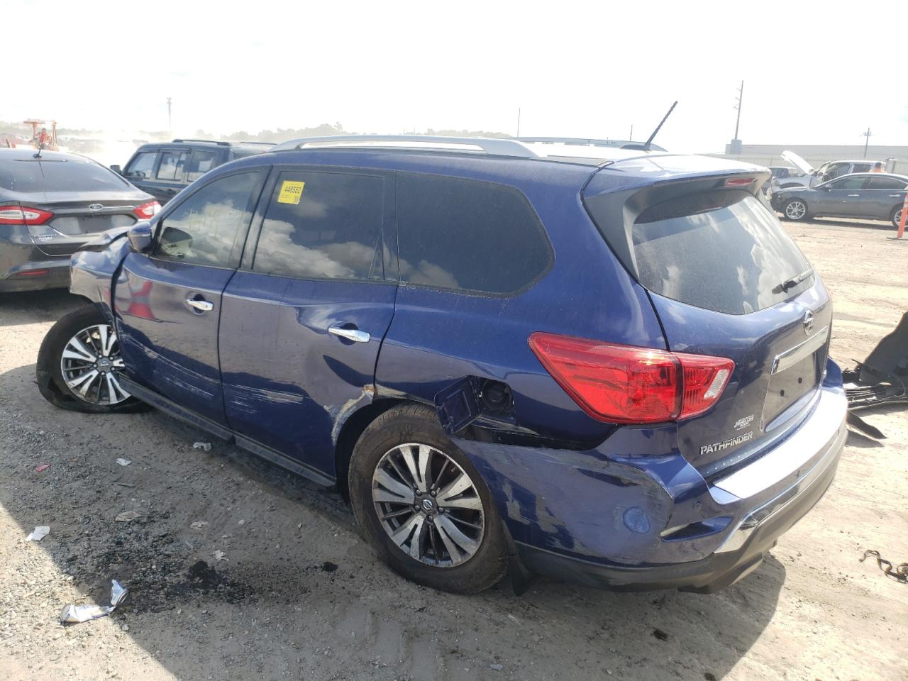 Photo 3 from auction – 2017 NISSAN PATHFINDER with VIN 5N1DR2MN3HC612286