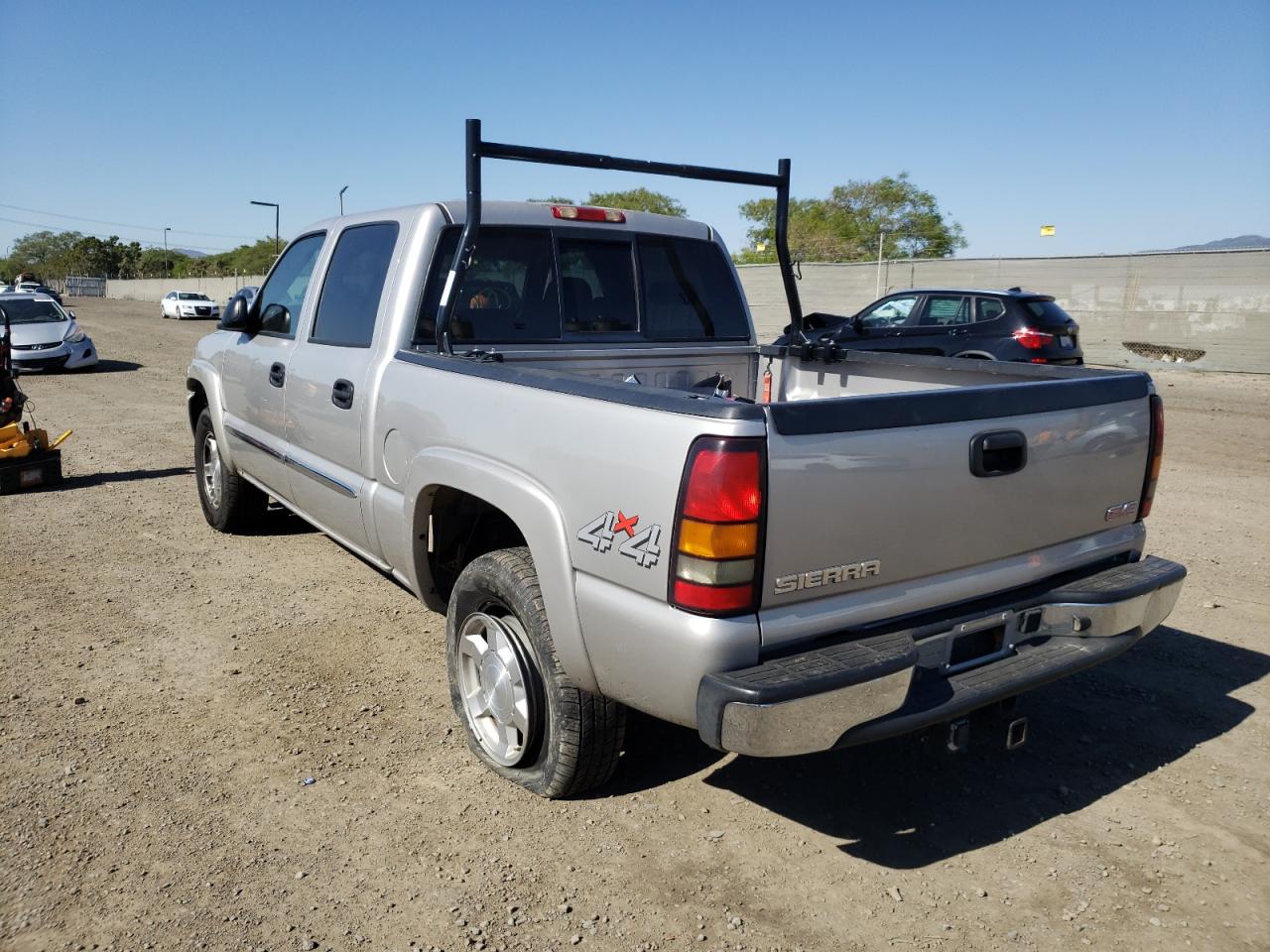 Photo 3 from auction – 2005 GMC NEW SIERRA with VIN 2GTEK13T351295747