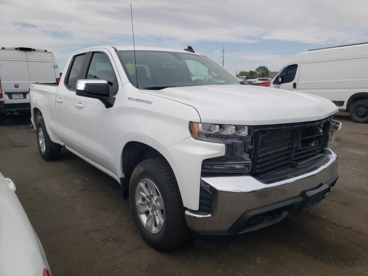 CHEVROLET SILVERADO 2020 with VIN 1GCRYDEDXLZ173396 - Photo from auction