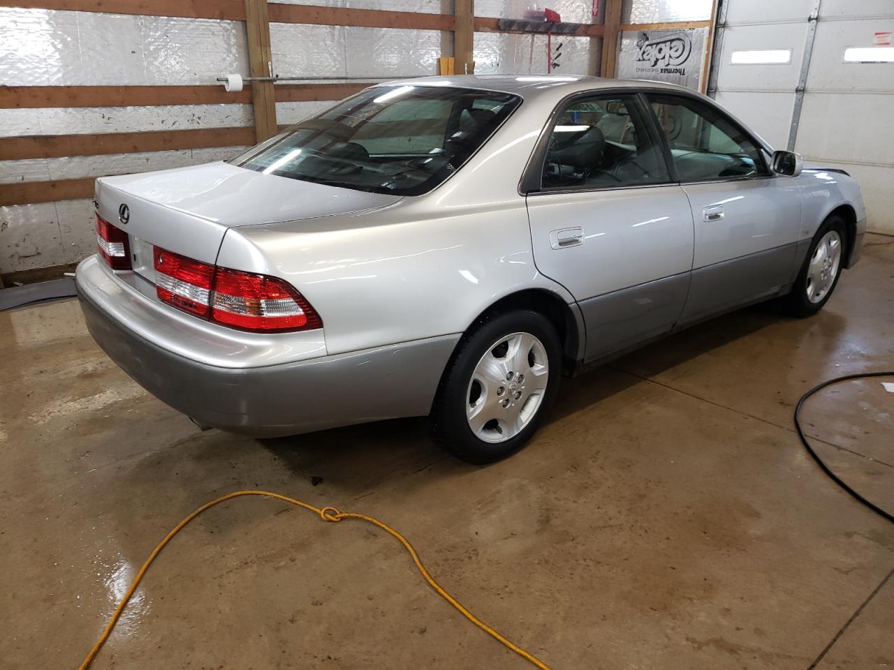 Photo 4 from auction – 2000 LEXUS ES 300 with VIN JT8BF28G2Y0278817