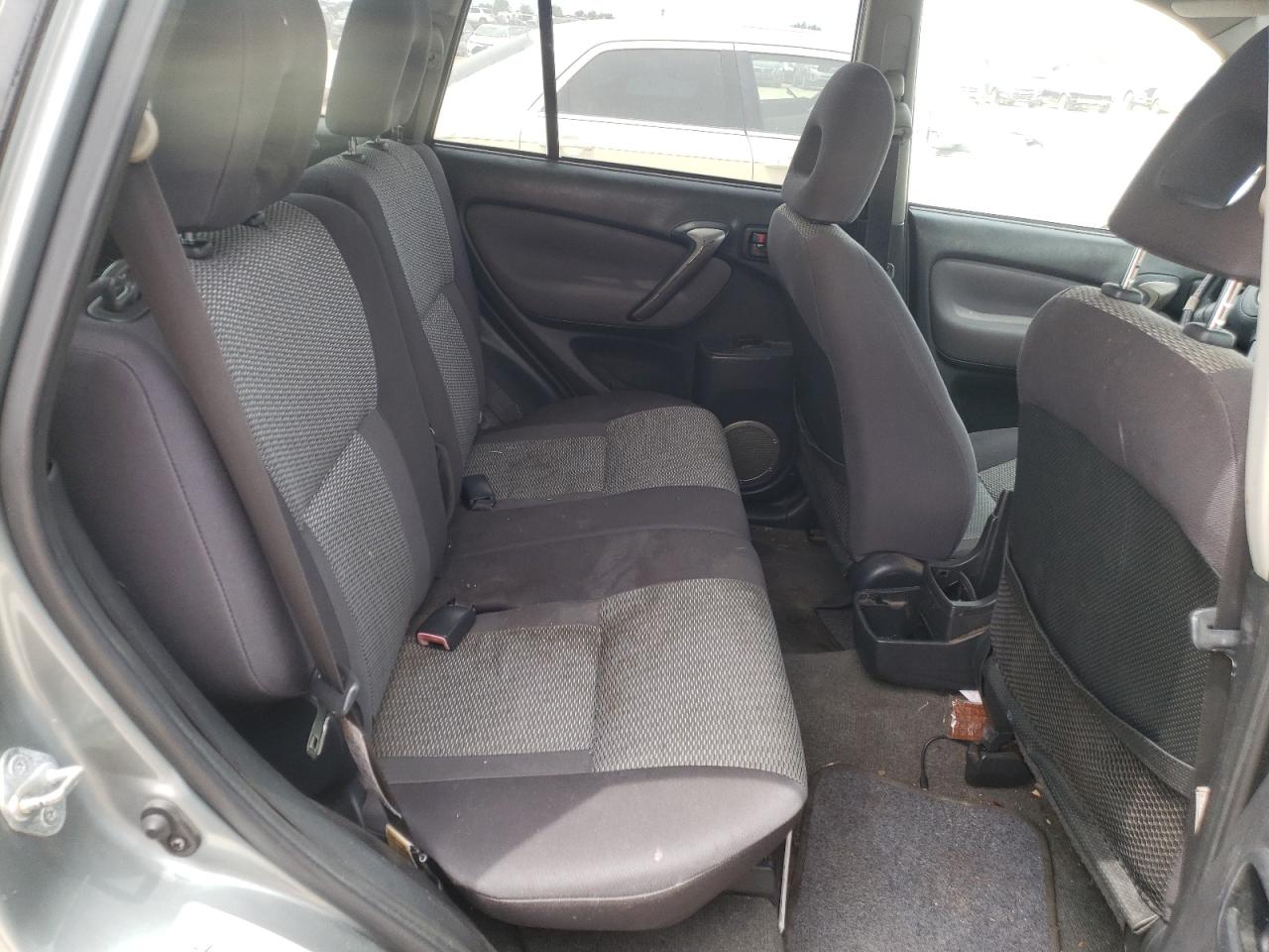 Photo 6 from auction – 2005 TOYOTA RAV4 with VIN JTEGD20V950084252