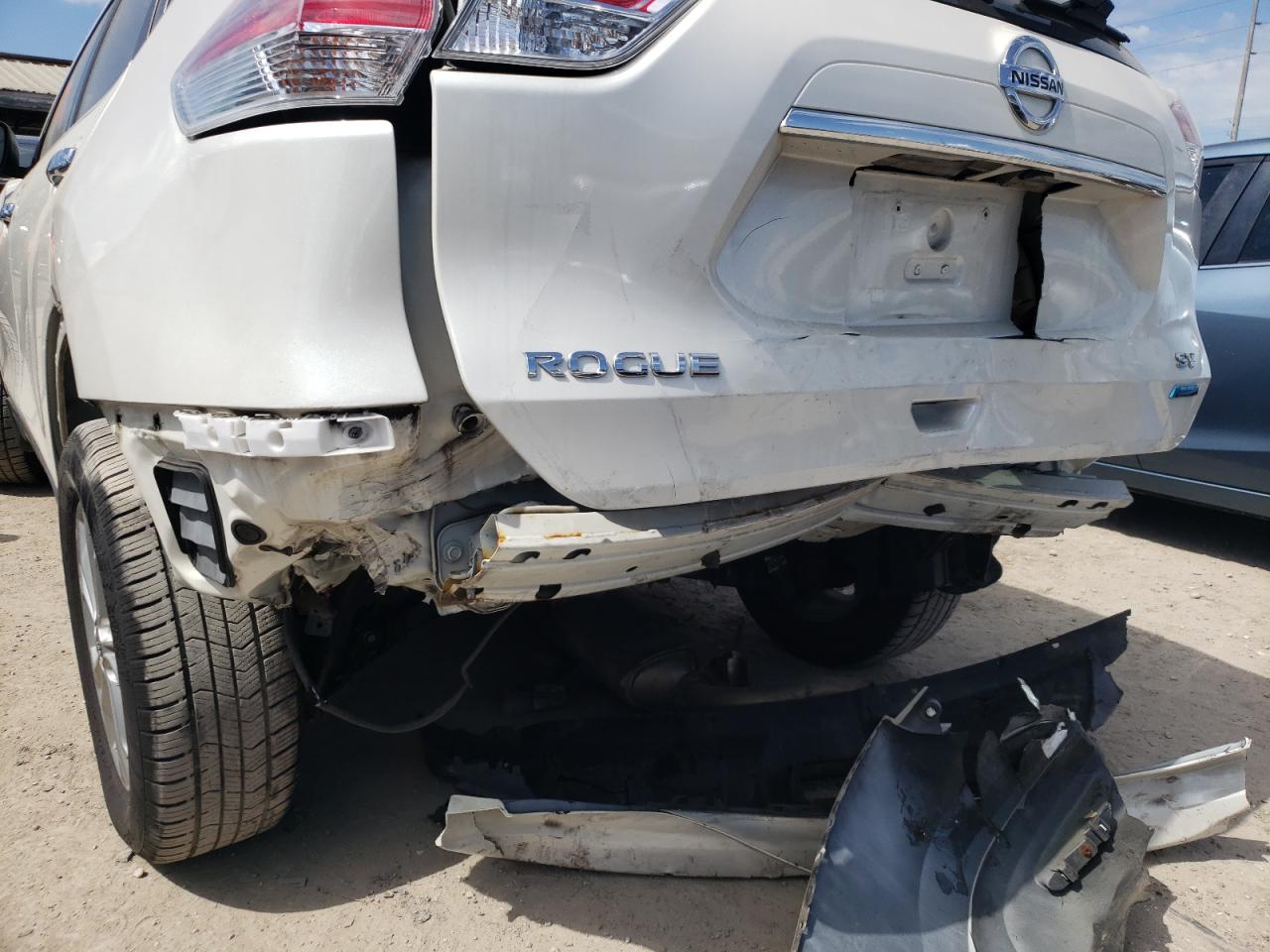 Photo 9 from auction – 2014 NISSAN ROGUE S with VIN KNMAT2MT2FP564518