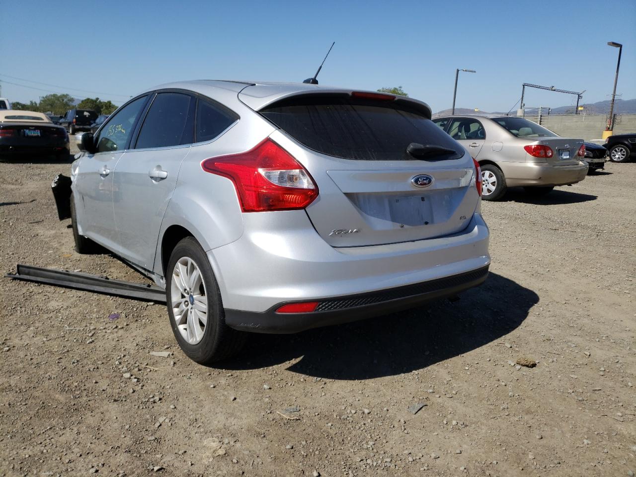 Photo 3 from auction – 2012 FORD FOCUS SEL with VIN 1FAHP3M23CL338643
