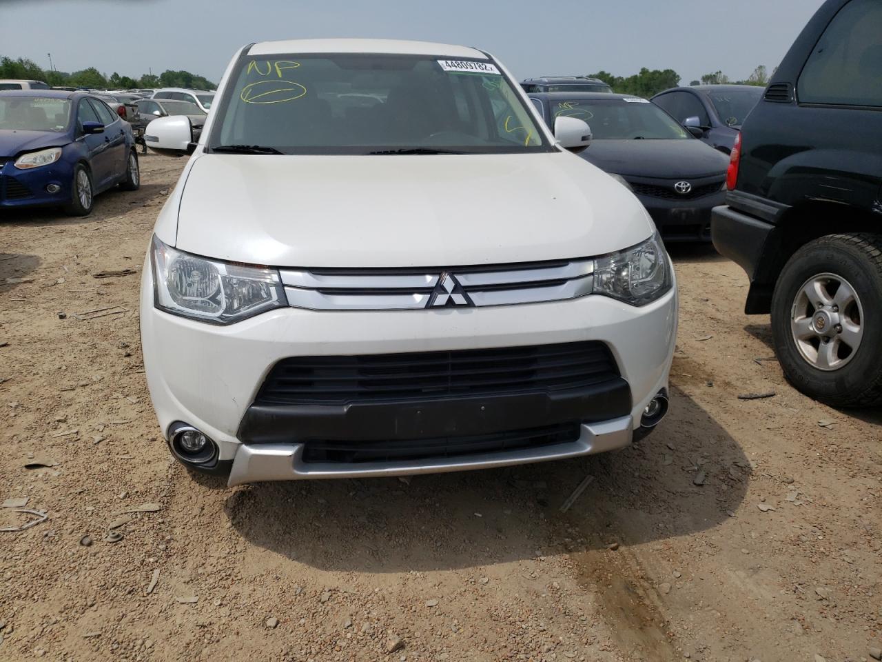 Photo 9 from auction – 2015 MITSUBISHI OUTLANDER with VIN JA4AD3A33FZ003878