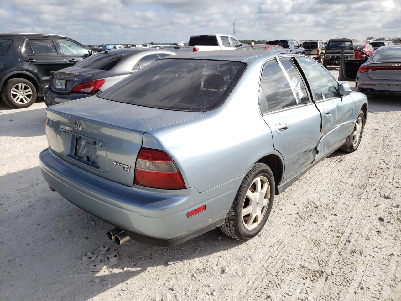 Photo 4 from auction – 1994 HONDA ACCORD EX with VIN JHMCD5655RC122204