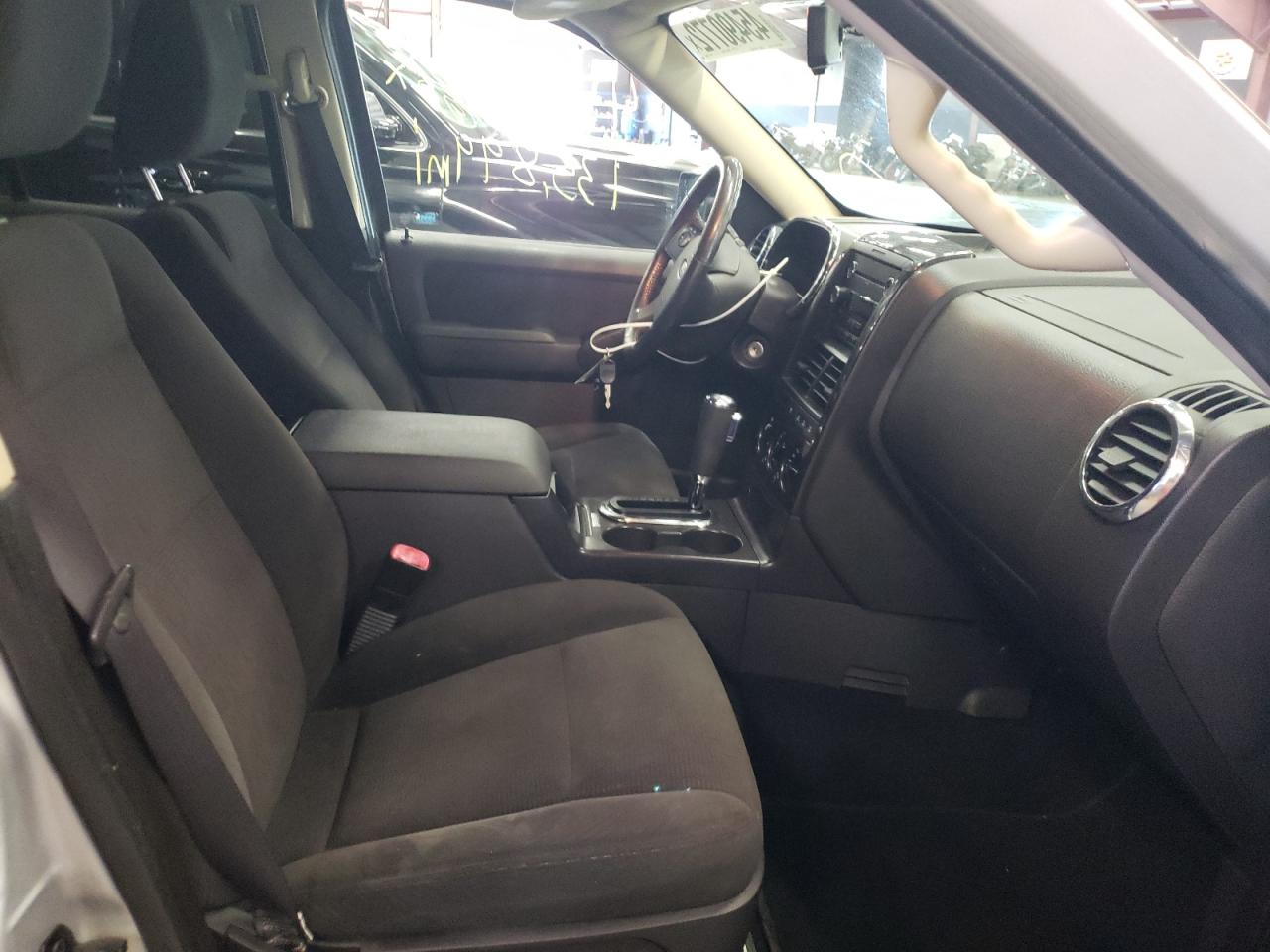 Photo 5 from auction – 2010 FORD EXPLORER X with VIN 1FMEU7DE9AUA36980