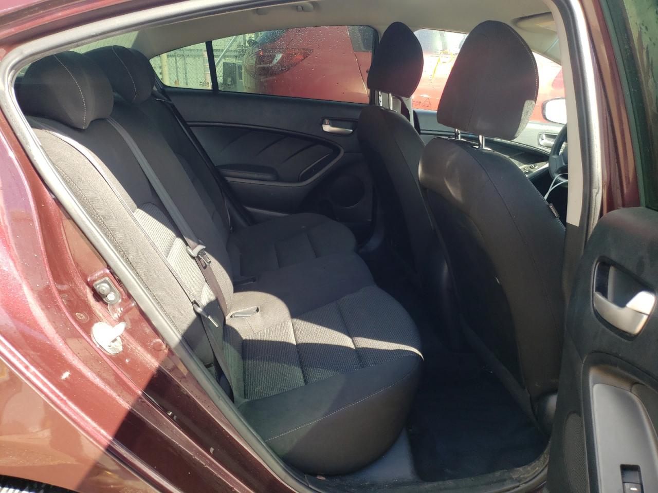 Photo 6 from auction – 2017 KIA FORTE LX with VIN 3KPFK4A71HE027217