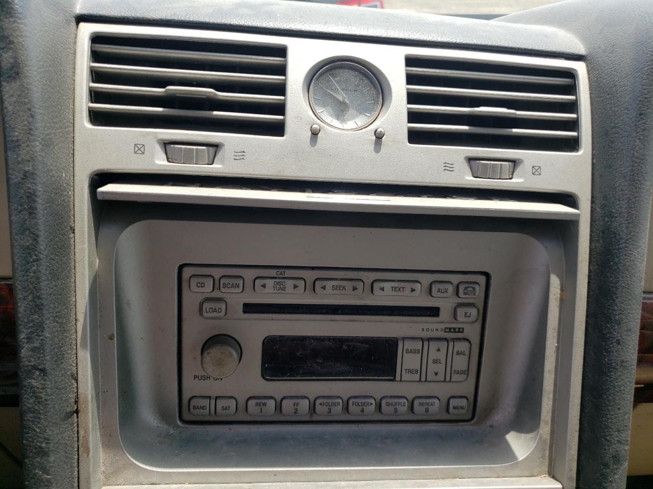 Photo 9 from auction – 2005 LINCOLN NAVIGATOR with VIN 5LMFU28565LJ22340