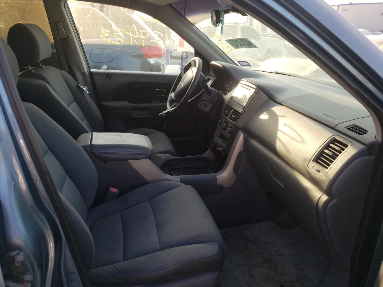 Photo 5 from auction – 2006 HONDA PILOT LX with VIN 5FNYF28136B037788