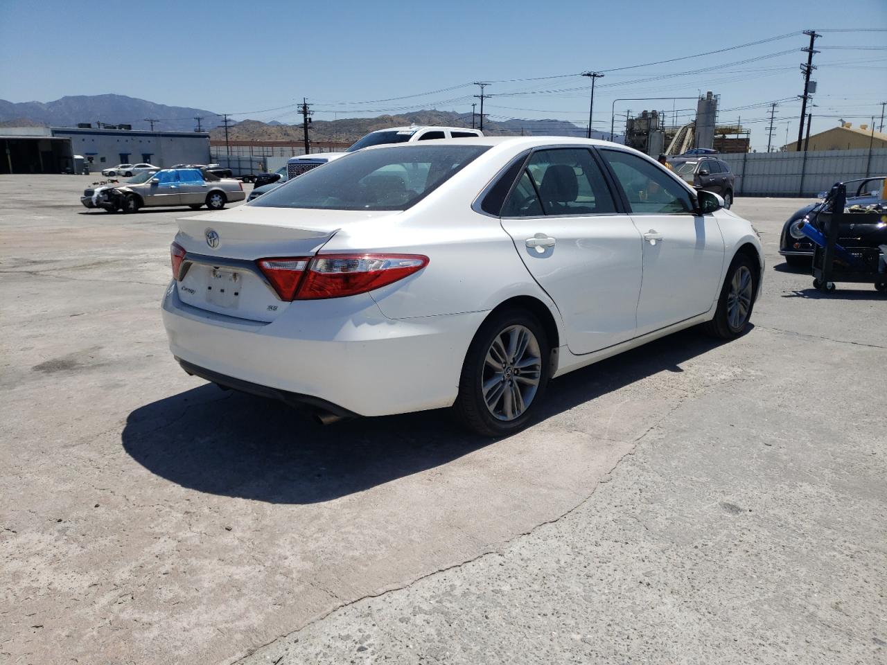 Photo 4 from auction – 2015 TOYOTA CAMRY LE with VIN 4T1BF1FK3FU108423