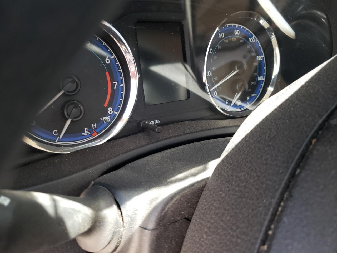 Photo 8 from auction – 2018 TOYOTA COROLLA L with VIN 5YFBURHEXJP749493
