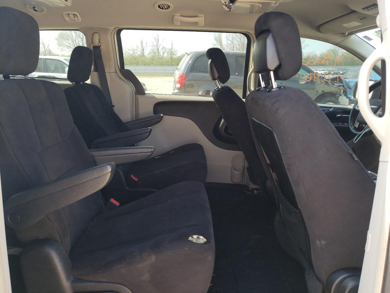 Photo 6 from auction – 2011 CHRYSLER TOWN & COU with VIN 2A4RR5DG5BR646848