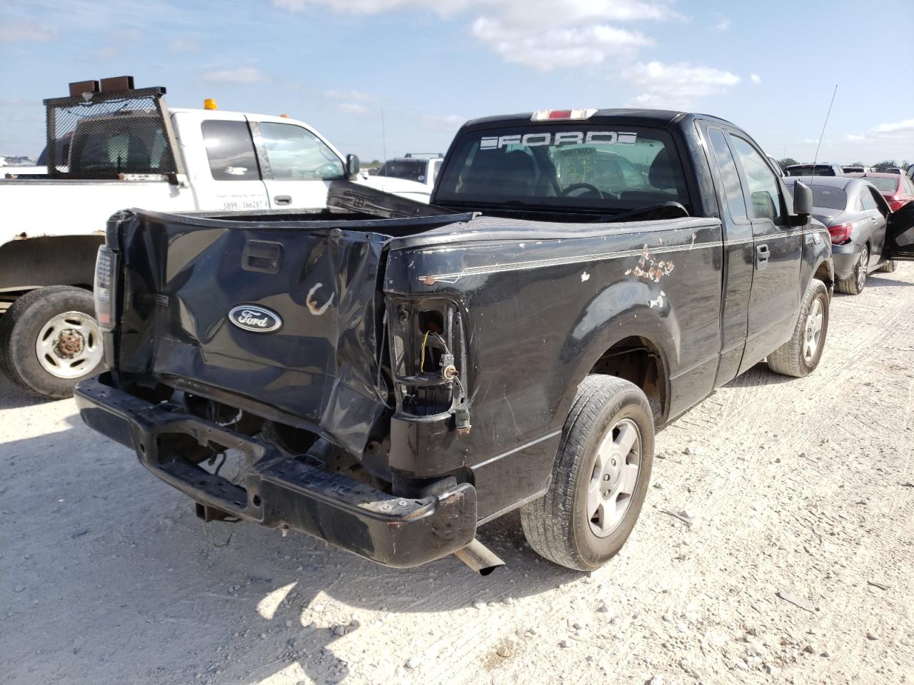 Photo 4 from auction – 2005 FORD F150 with VIN 1FTRF12W35NA63777